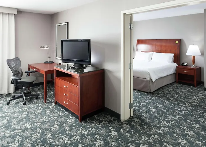 Hilton Garden Naperville/warrenville 3*