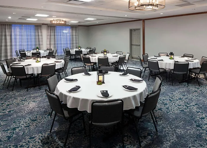 Hilton Garden Naperville/warrenville 3*